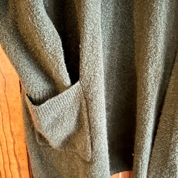 Loft petite hunter green large cardigan. - Picture 2 of 4